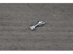 Маленькая серебряная серьга - пусета с фианитом